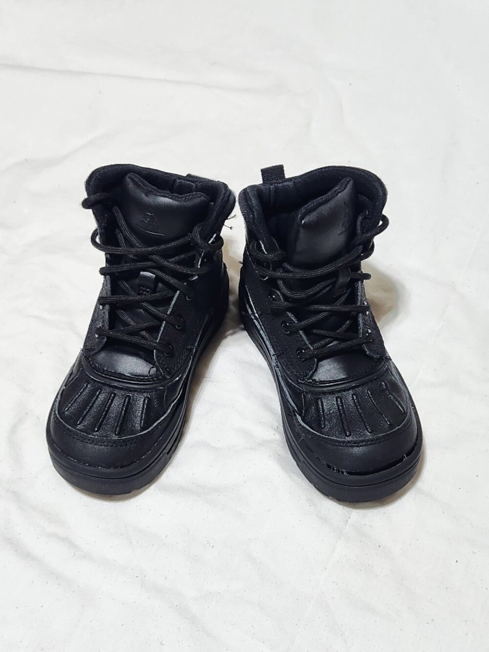 Girl’s Nike ACG Sneakers – Black – Size 11